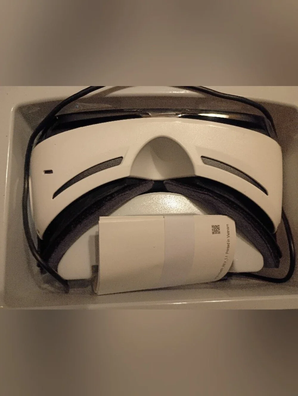 Samsung Gear VR Headset in Black and White